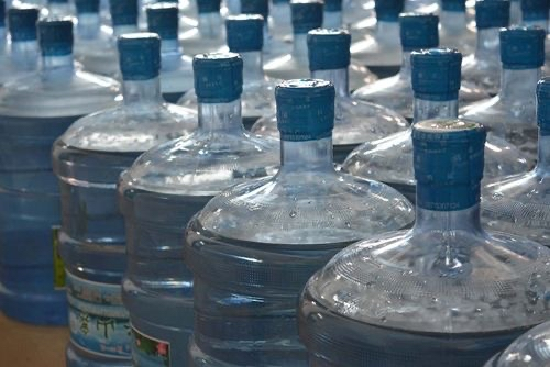 疫情再次凸顯桶裝水弊端，凈水器成家庭健康飲水主趨勢(shì)